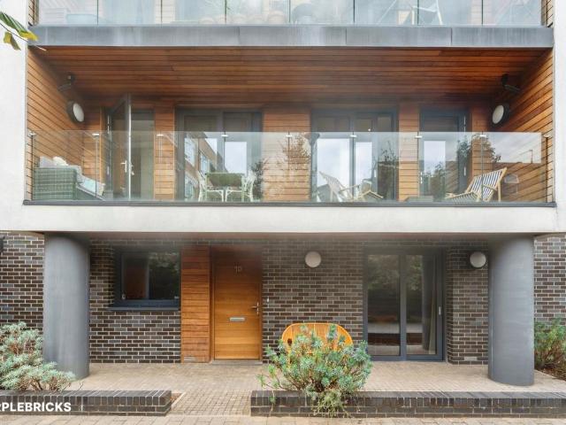 Flat for sale in Dalston, De Beauvoir Town