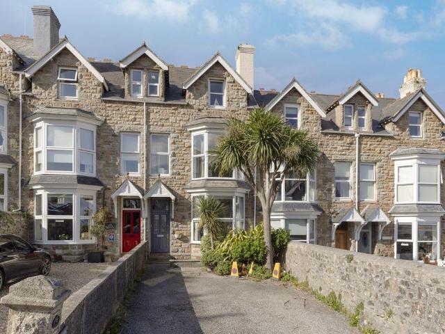 Flat for sale in Penbeagle, Cornwall
