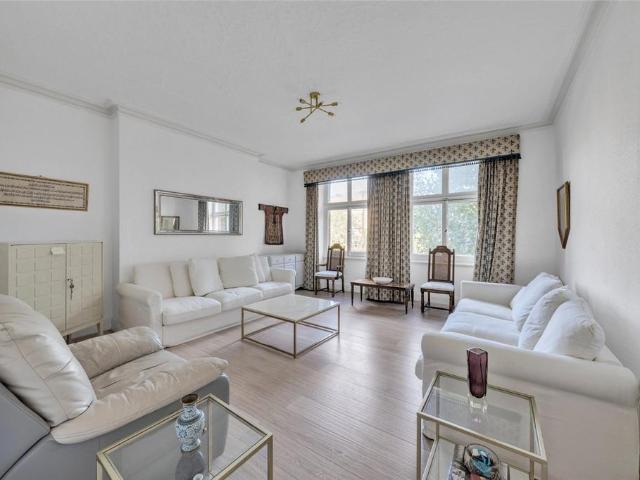 Flat for sale in St. John's Wood, Greater London