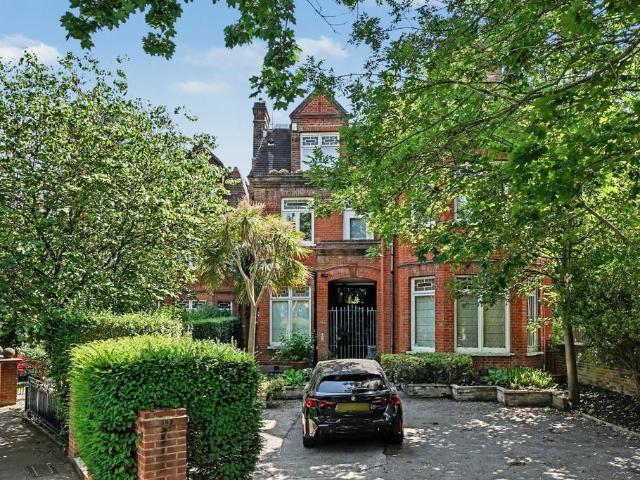 Flat for sale in South Hampstead, Greater London
