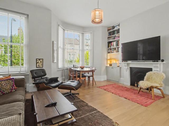 Flat for sale in West Hampstead, Greater London