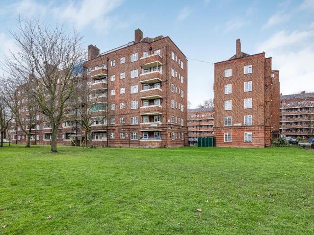 Flat for sale in South Hackney, Greater London