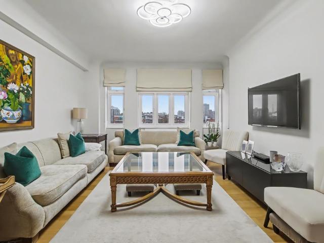 Flat for sale in St. John's Wood, Greater London