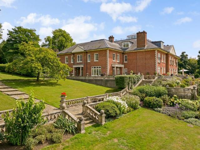 Flat for sale in Midway, Kent