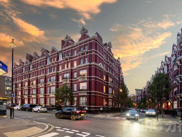 Flat for sale in Paddington, Greater London
