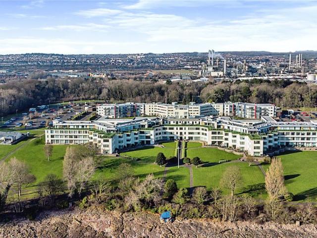 Flat for sale in Barry, Wales