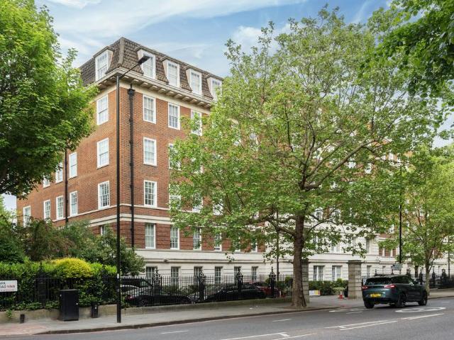 Flat for sale in St. John's Wood, Greater London