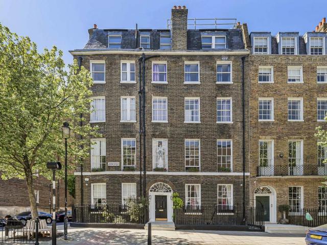 Flat for sale in Holborn, Greater London