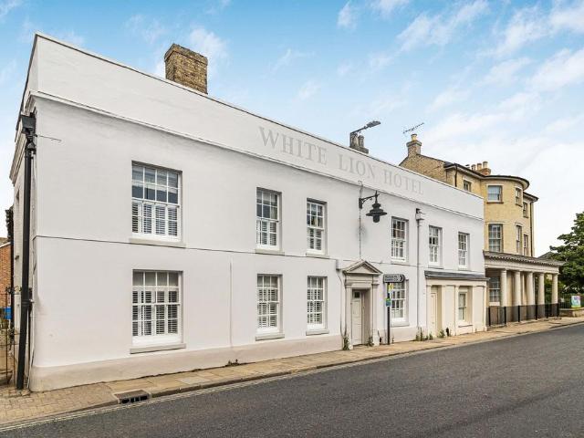 Flat for sale in Chelmondiston, Suffolk