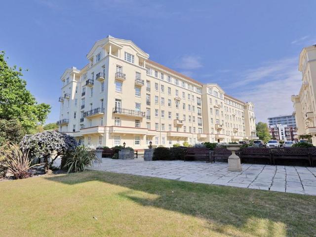 Flat for sale in West Cliff, Bournemouth