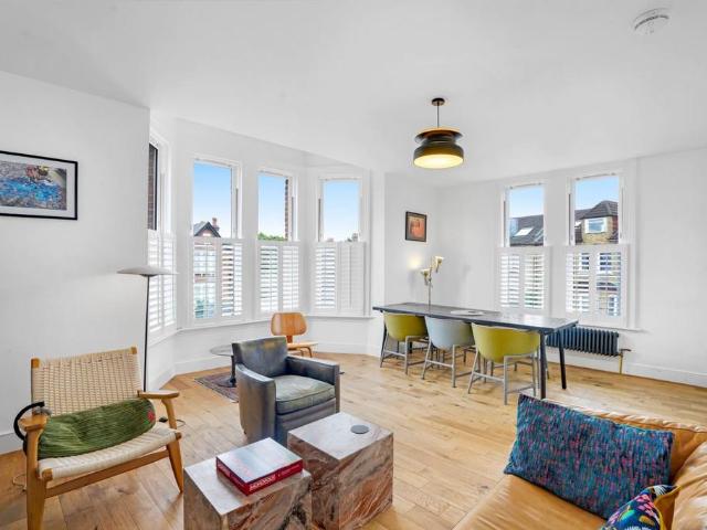 Flat for sale in West Norwood, Greater London