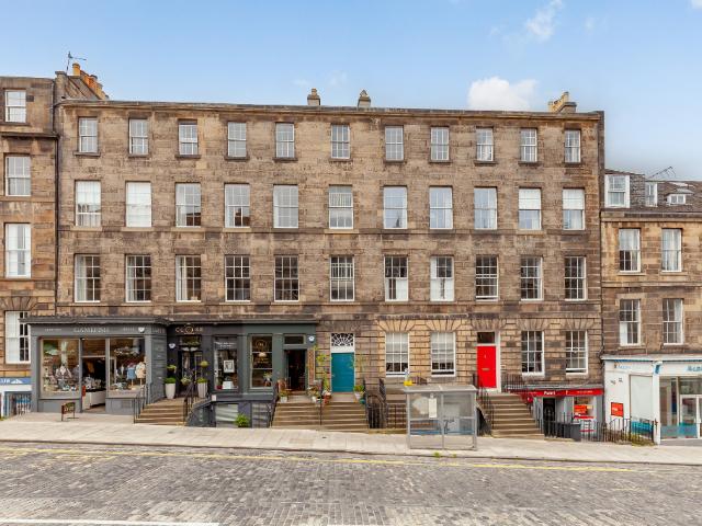 Flat for sale in New Town, Scotland