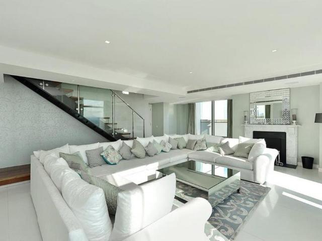 Flat for sale in Isle Of Dogs, Greater London