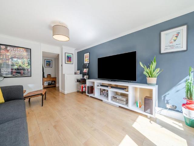 Flat for sale in Camberwell, Greater London