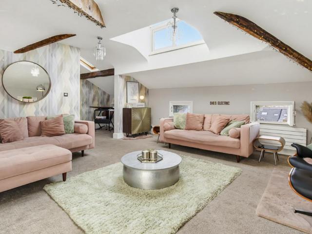 Flat for sale in Calderstones