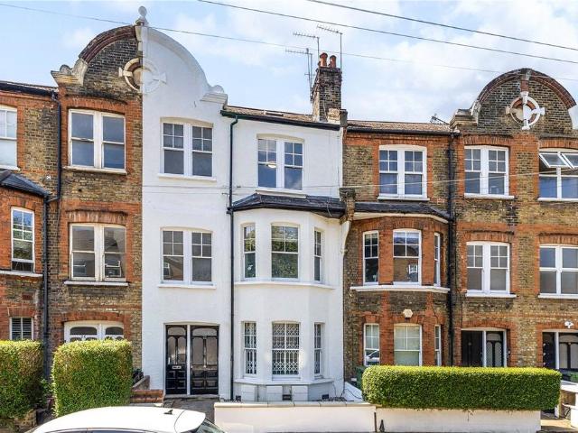 Flat for sale in Clapham, Greater London