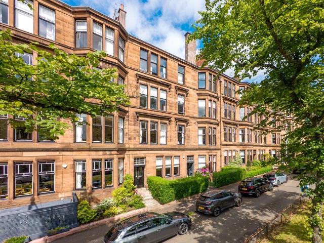Flat for sale in Hyndland, Scotland