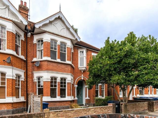 Flat for sale in London Borough of Ealing, Greater London