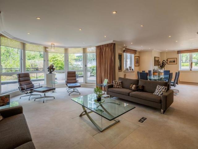 Flat for sale in West Hampstead, Greater London