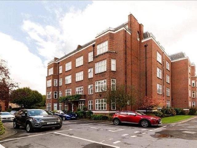 Flat for sale in Putney, Greater London