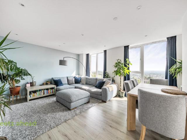 Flat for sale in London Borough of Croydon, Upper Norwood