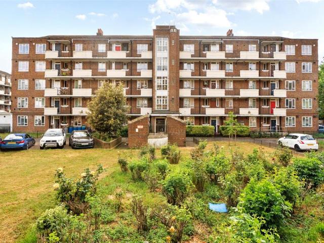 Flat for sale in Vauxhall, Greater London