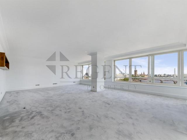 Flat for sale in Vauxhall, Greater London