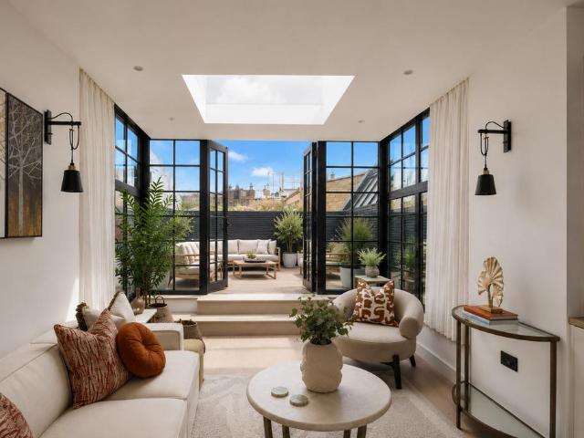 Flat for sale in Chelsea, Greater London