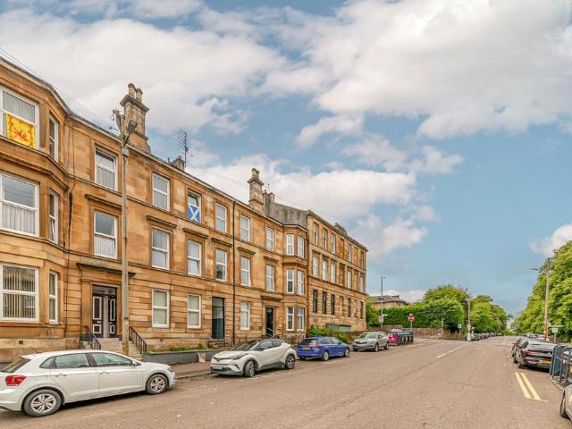 Flat for sale in Strathbungo, Scotland
