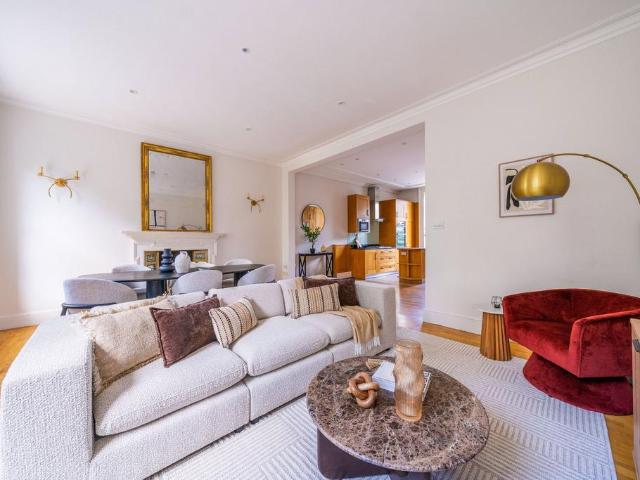 Flat for sale in Pimlico, Greater London