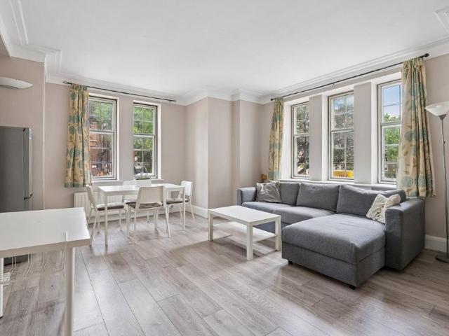 Flat for sale in West Hampstead, Greater London