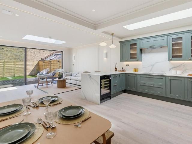 Flat for sale in Putney, Greater London