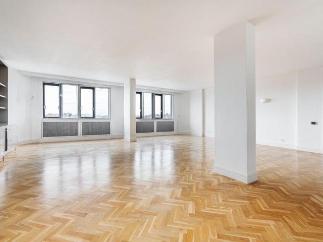 Flat for sale in St. John's Wood, Greater London