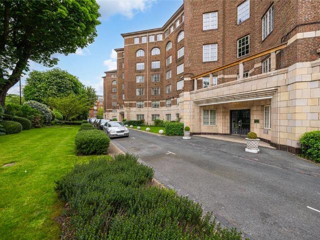 Flat for sale in St. John's Wood, Greater London