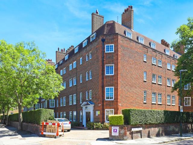 Flat for sale in St Margarets, Greater London