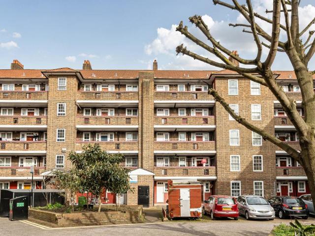 Flat for sale in Peckham, Greater London