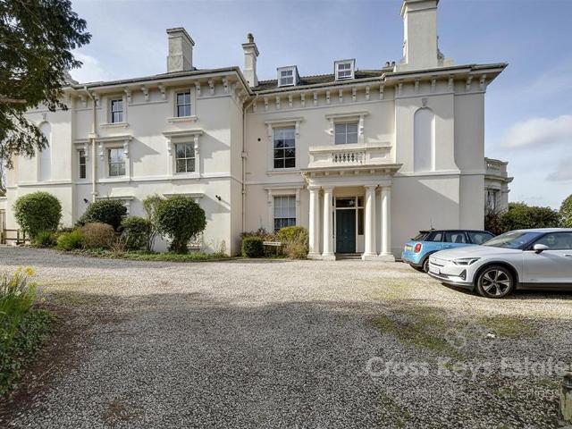 Flat for sale in Mount Wise