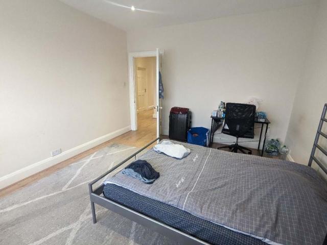Flat for sale in Hendon Central, Greater London