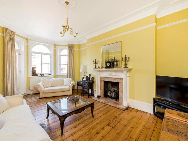 Flat for sale in City of Westminster, Greater London