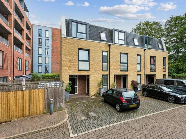 Flat for sale in Greater London