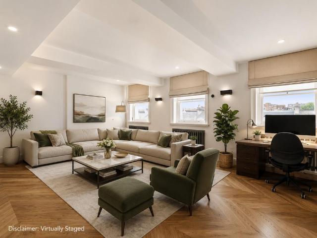 Flat for sale in South Kensington, Greater London