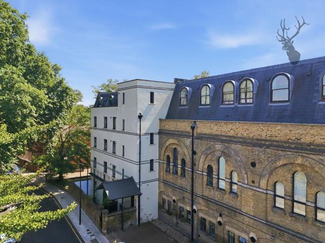 Flat for sale in Ocean Estate, Stepney
