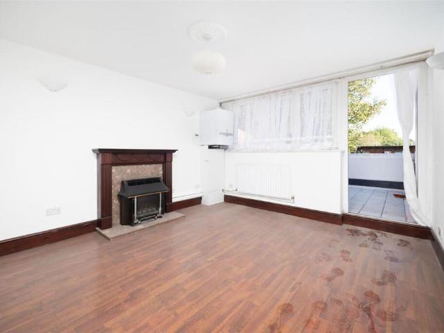 Flat for sale in Kilburn, Greater London