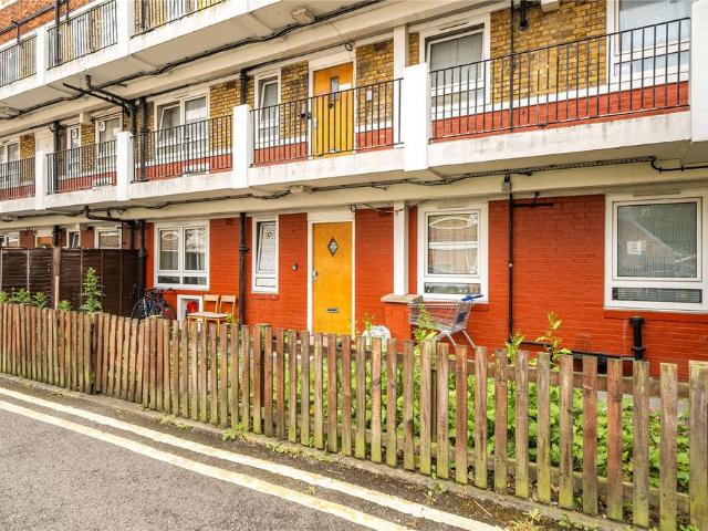 Flat for sale in Bermondsey, Greater London