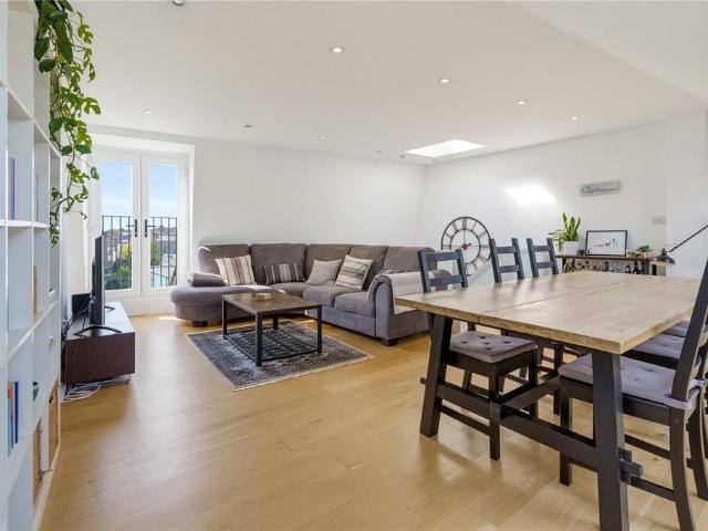 Flat for sale in London Borough of Wandsworth, Greater London