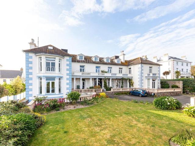 Flat for sale in St Helier, Greater London