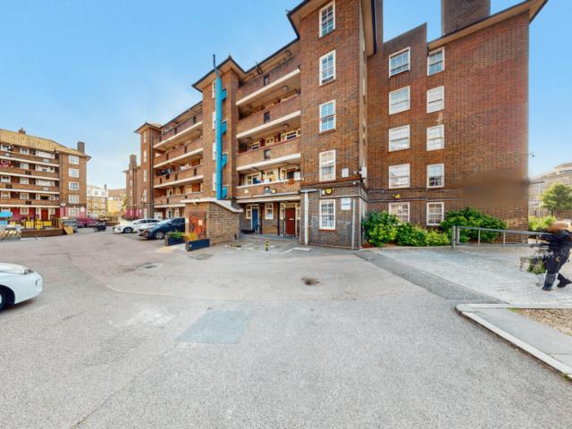 Flat for sale in Bromley-by-Bow, Poplar Grove