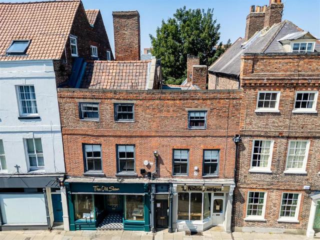 Flat for sale in High Field, York