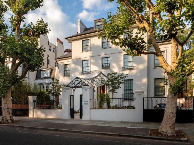 Flat for sale in St. John's Wood, Greater London
