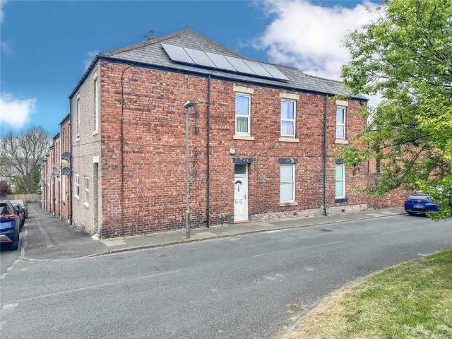 Flat for sale in Low Fell, Deckham